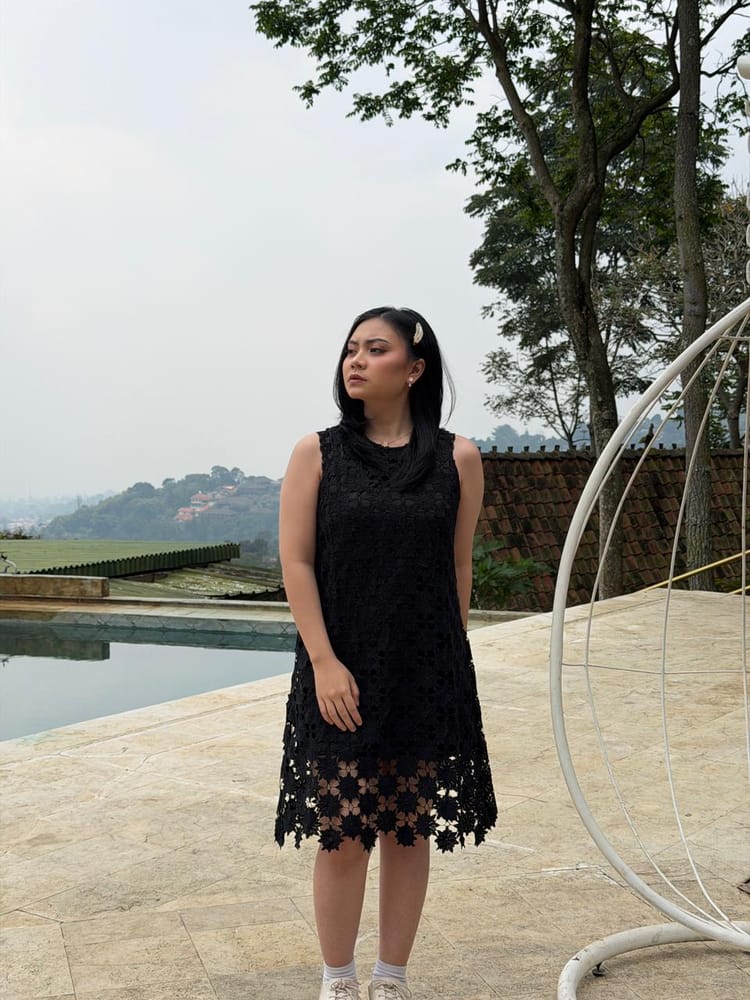 Single "SENDIRI" - Angelina Diana